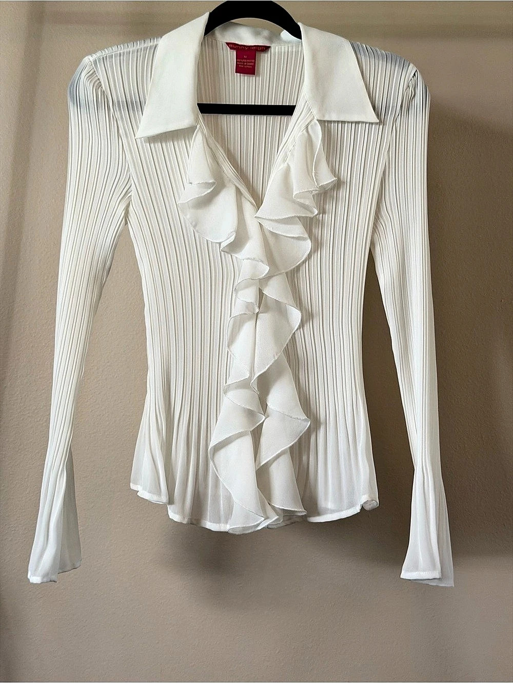 Sunny Leigh Pleated Ruffle Blouse in White Size Medium Like New
